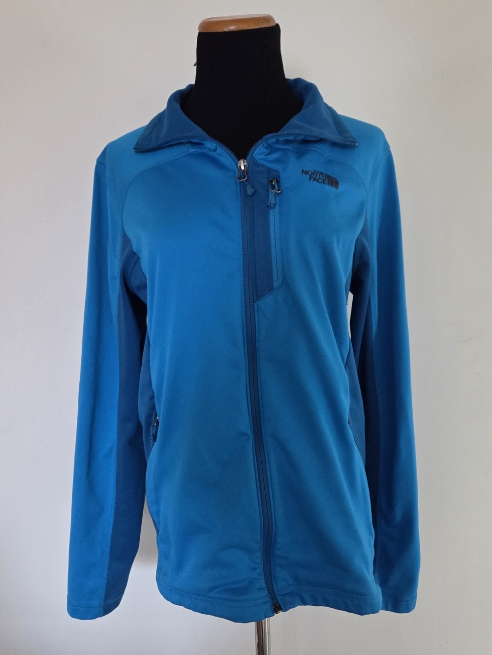 The North Face Mens Zip-Up Softshell Jacket in Bright Blue Size S